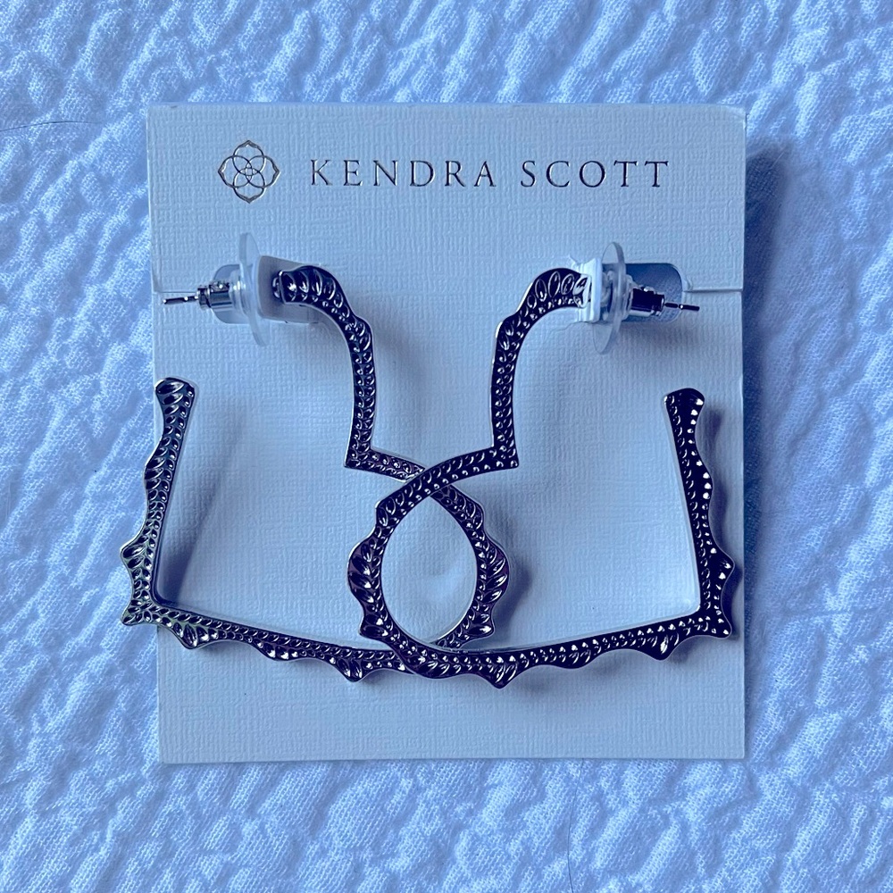 KENDRA SCOTT Sophee heart earring in rhodium - NWT - Dust bag included